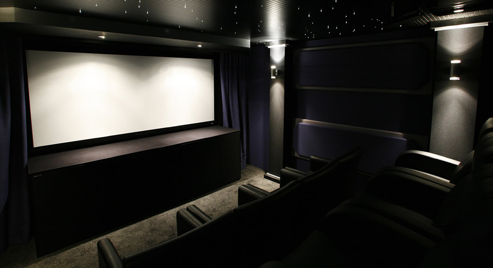 Trinta anos de experiência em projeção e áudio.